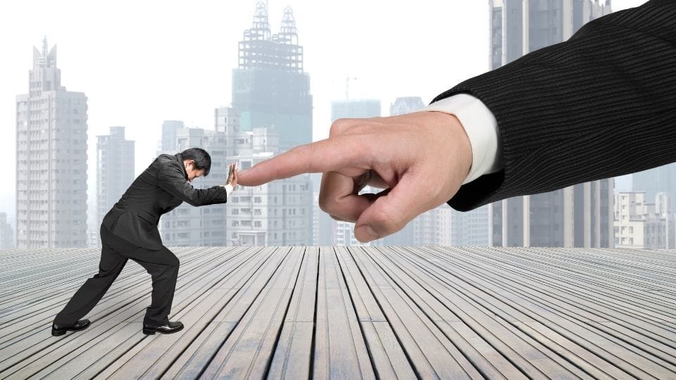 (The image signifies a sort of business conflict due to confrontation)