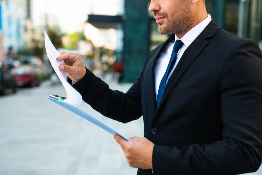 (A will executor can be seen in the image holding a checklist)