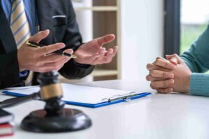 All the Do’s and Don'ts for wills are being discussed between solicitor and client