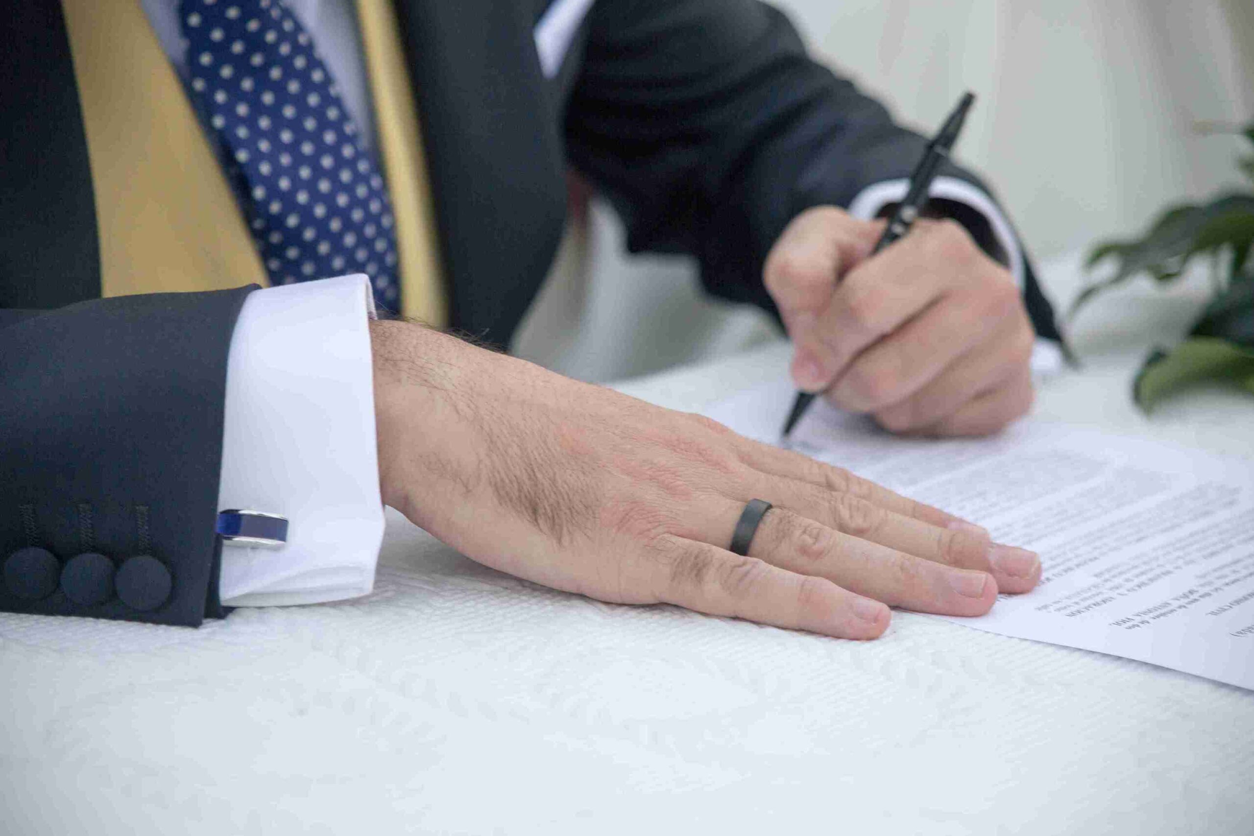 12 Important Things to Know Before Making a Will UK (A solicitor is helping them understand important things to know before making a will)