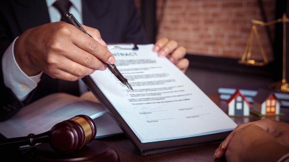 (In the image it can be seen that a solicitor is explaining the legal considerations for the property settlement agreement)
