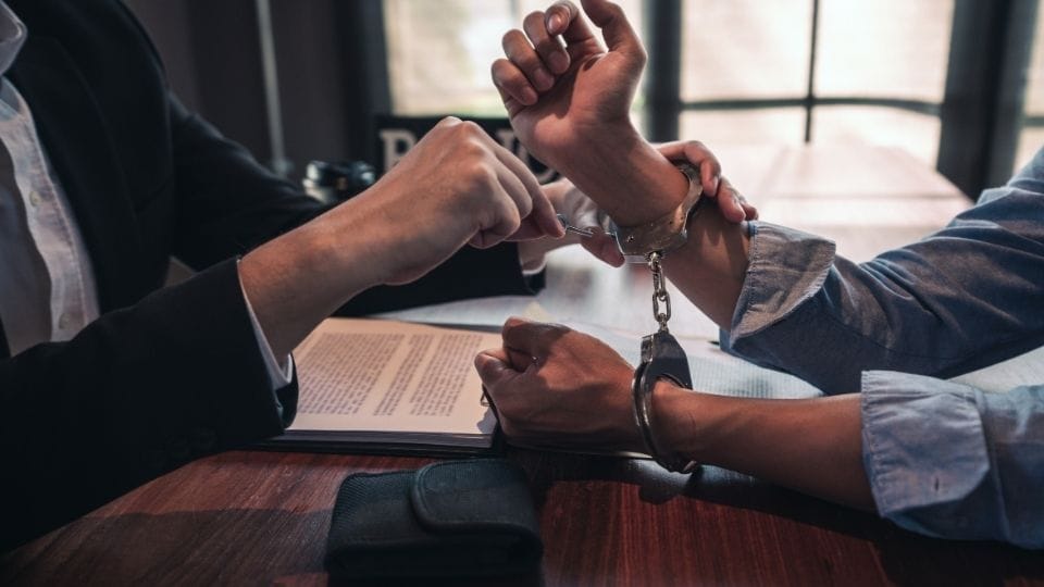 (In the image it can be seen that the liabilities are being discussed in criminal law with a client)